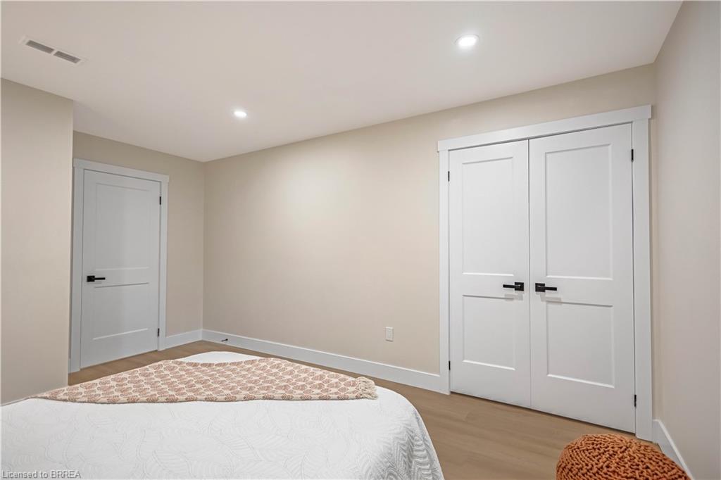 28 Crestlynn Crescent Property Photo 29
