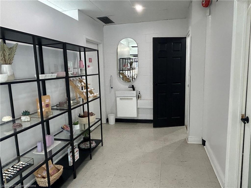 48 Queen Street E Property Photo 4