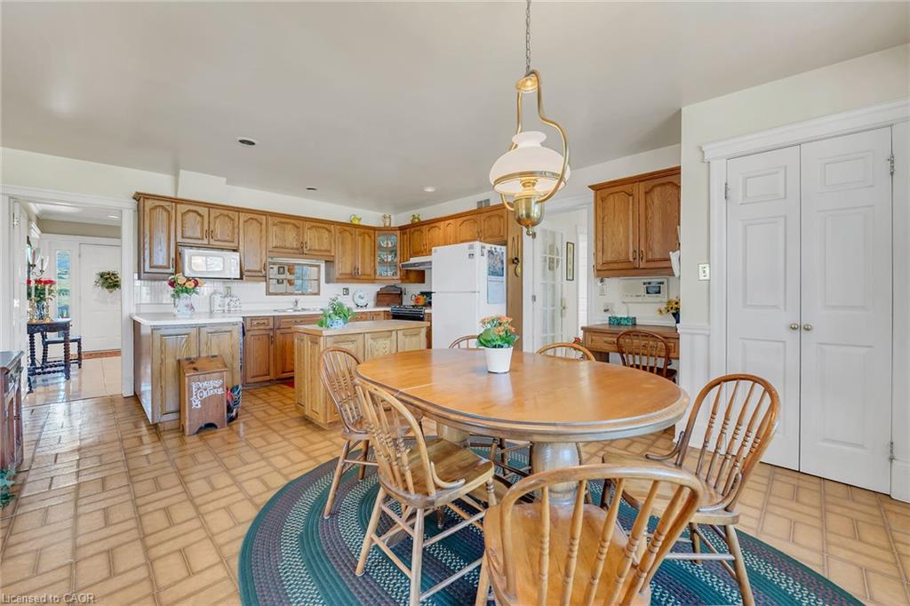 5581 King Street Property Photo 11