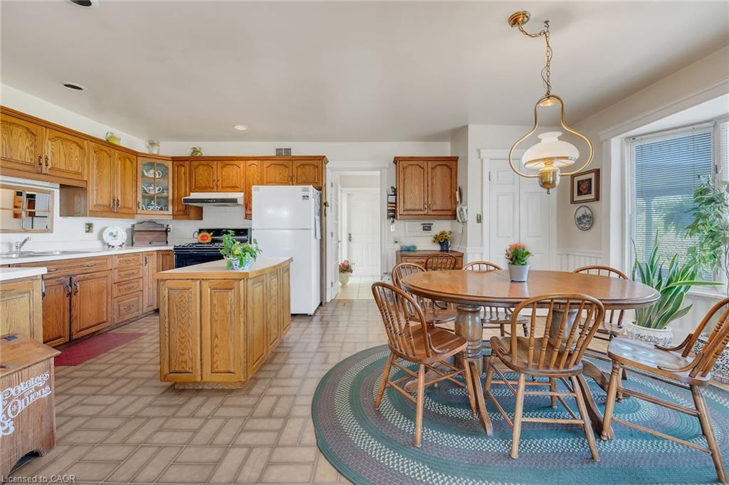 5581 King Street Property Photo 14