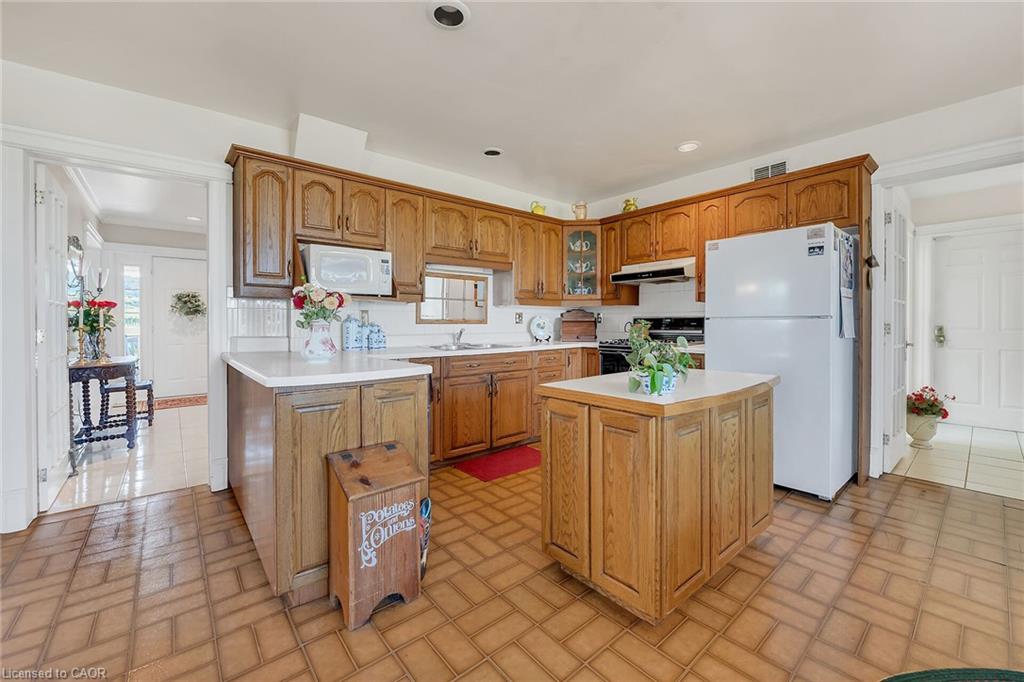 5581 King Street Property Photo 15