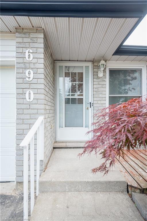 690 Elgin Street N Property Photo 2