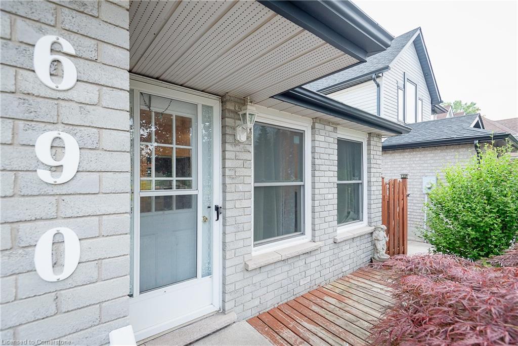 690 Elgin Street N Property Photo 3