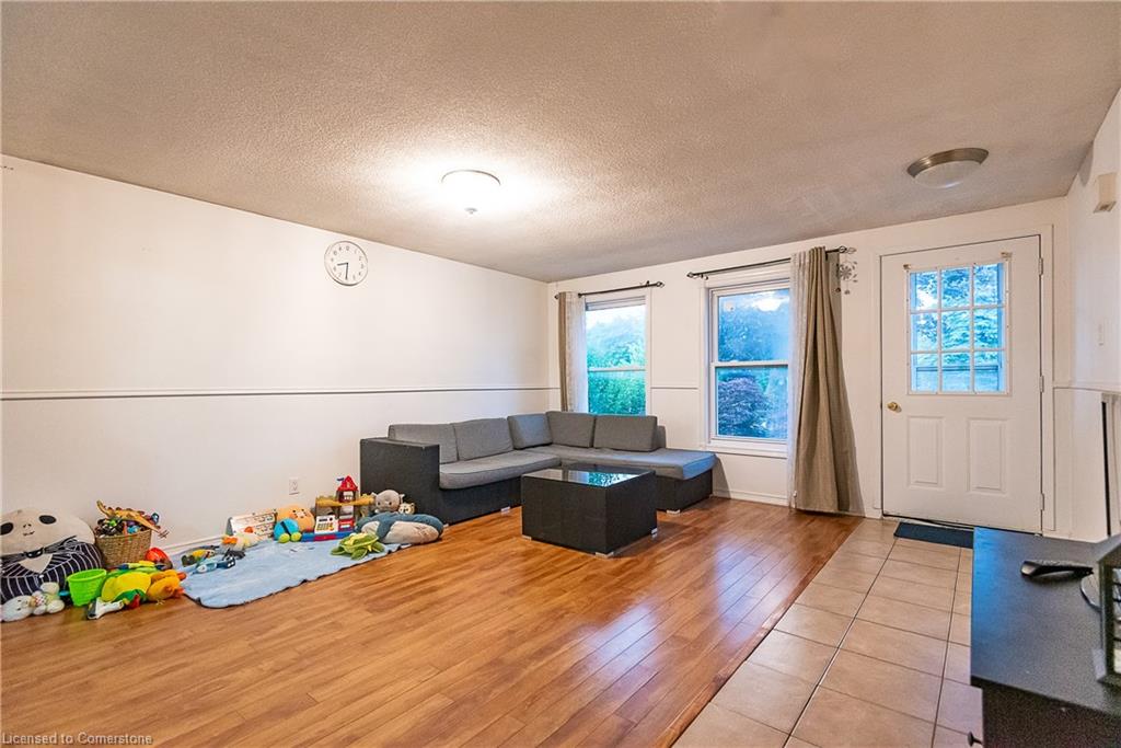 690 Elgin Street N Property Photo 4