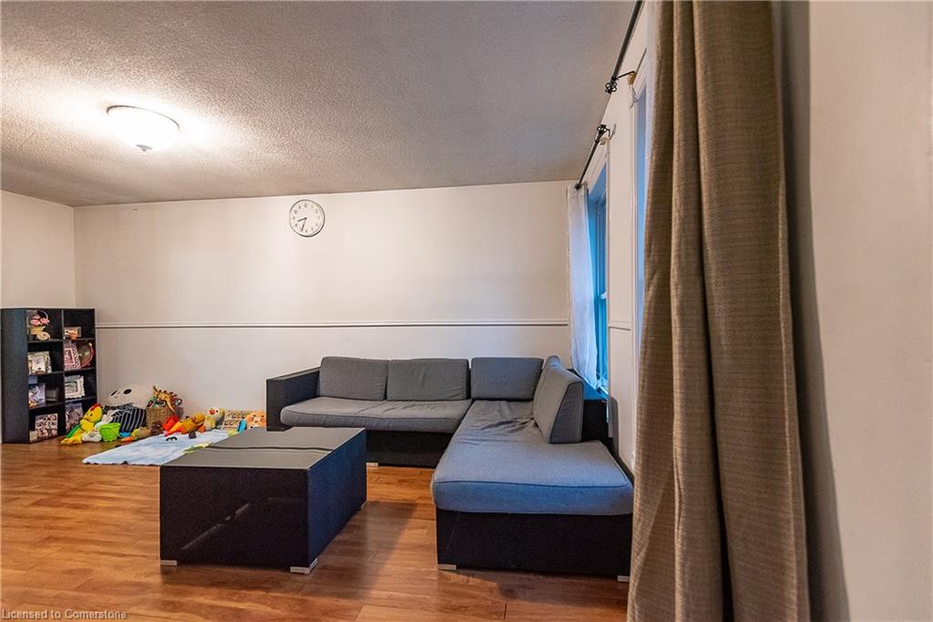 690 Elgin Street N Property Photo 5