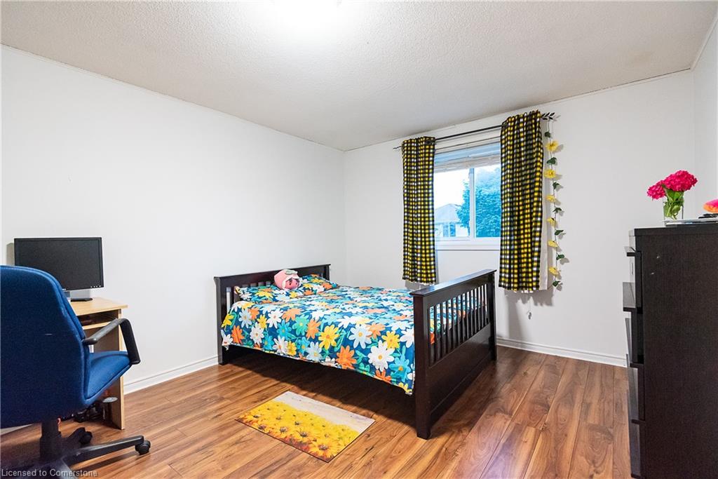 690 Elgin Street N Property Photo 6