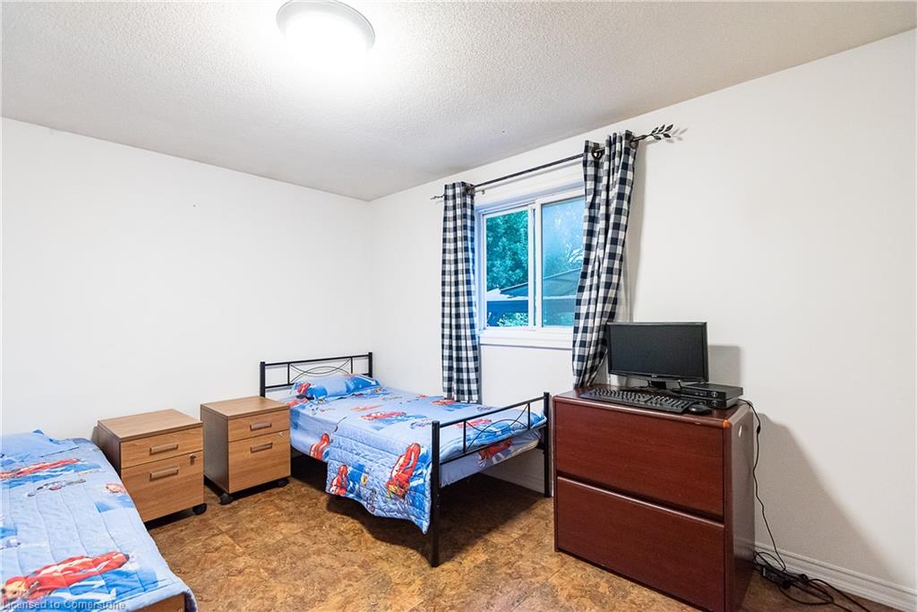 690 Elgin Street N Property Photo 9