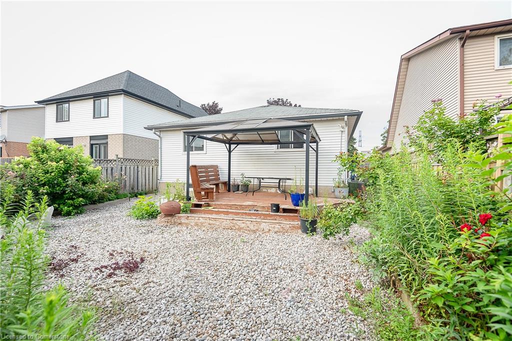 690 Elgin Street N Property Photo 18