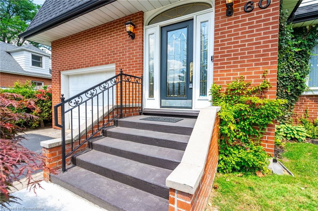 60 Inverness Avenue W Property Photo 4