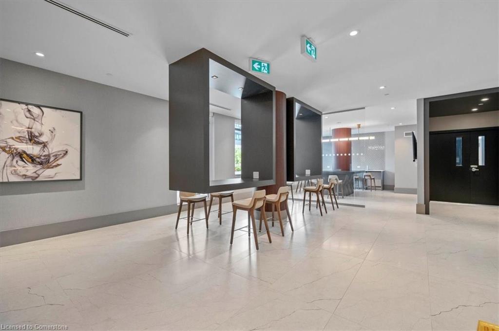 220-55 Duke Street W Property Photo 11