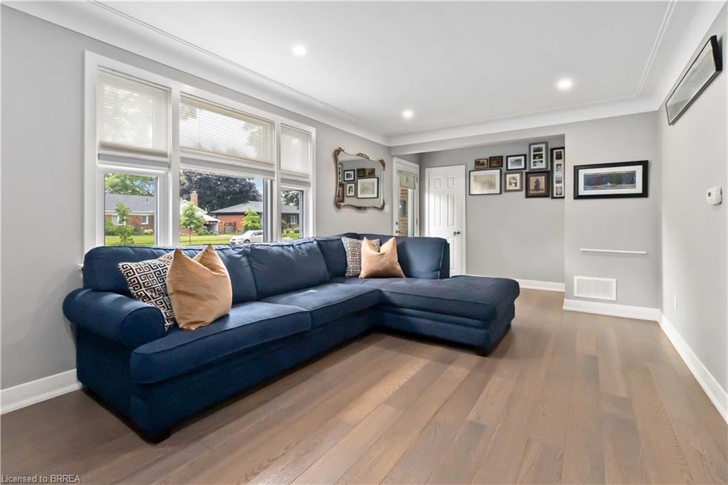 25 Hillier Crescent Property Photo 6