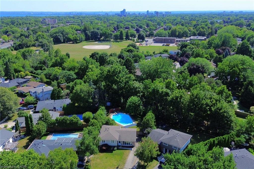 552 Hull Court Property Photo 2