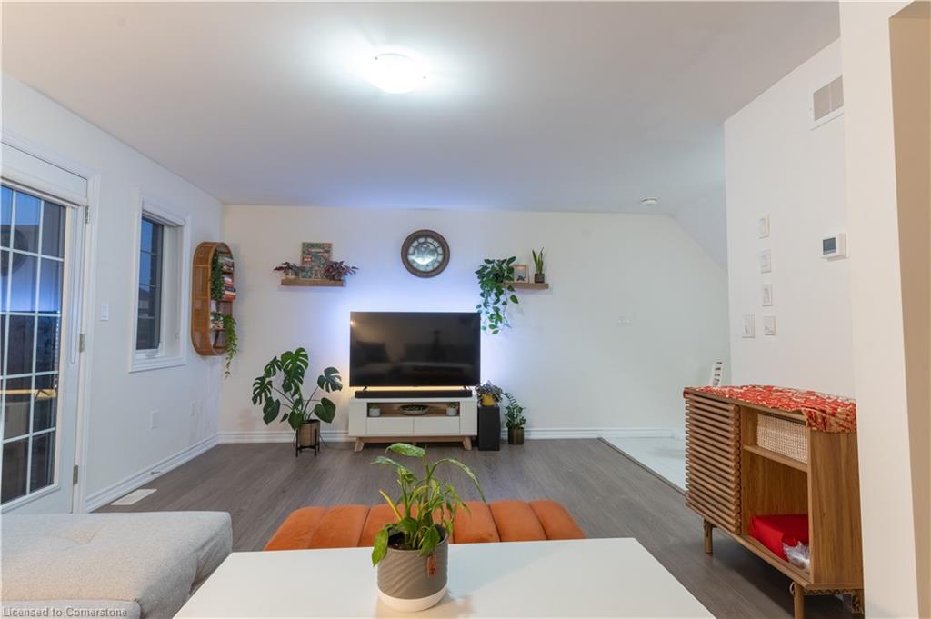 20b-85 Mullin Drive Property Photo 19