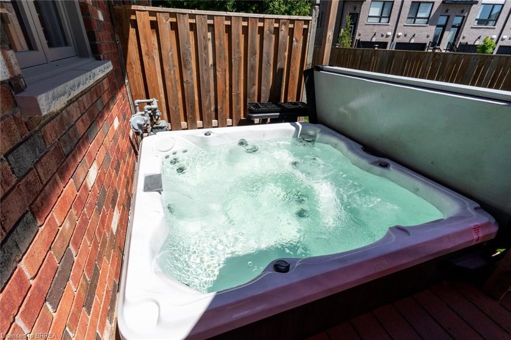 13-694 Grey Street Property Photo 2