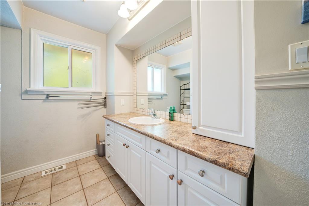 84 Jacobson Avenue Property Photo 25