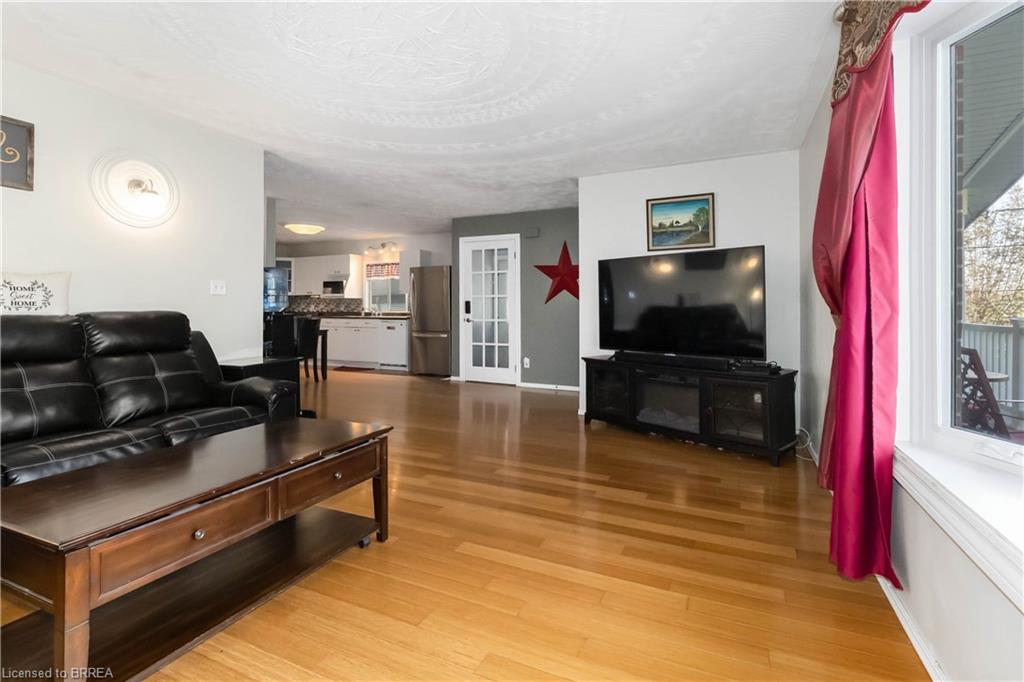 83 Locks Road Property Photo 6