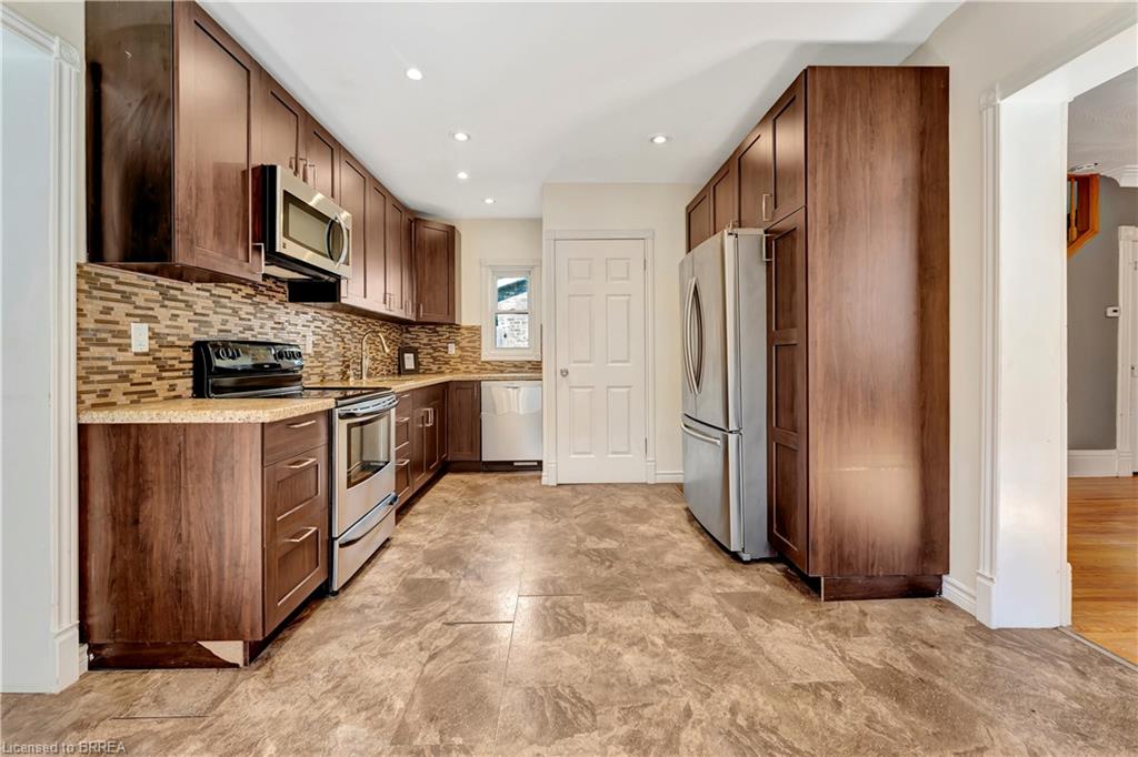 212 William Street Property Photo 6
