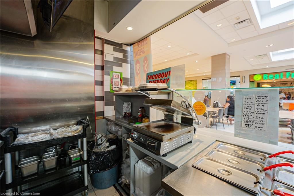 230-700 Lawrence Avenue W Property Photo 17