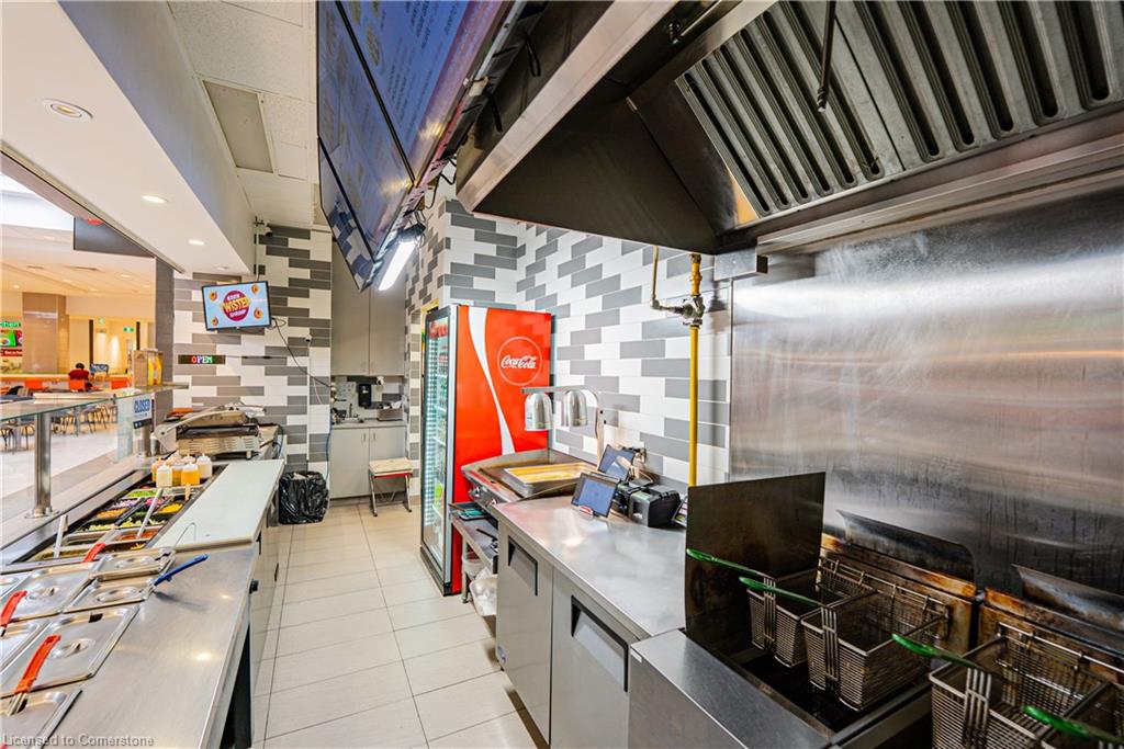 230-700 Lawrence Avenue W Property Photo 18