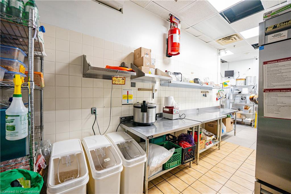 230-700 Lawrence Avenue W Property Photo 27