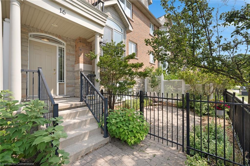 16 Bruce Street Property Photo 3