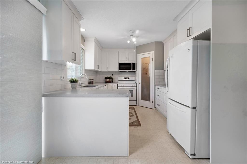 16 Bruce Street Property Photo 14