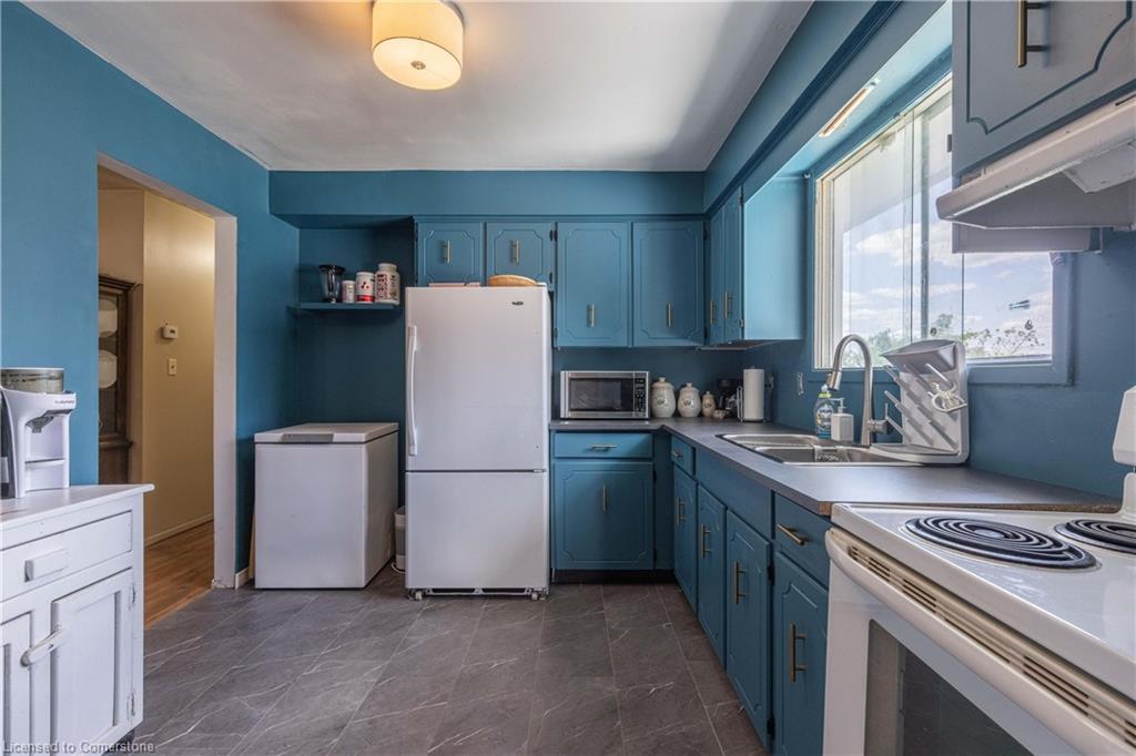 7709 Ronnie Crescent Property Photo 8