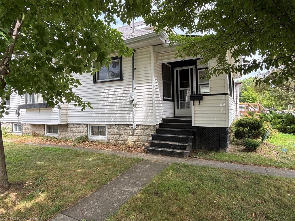 9 Grantham Avenue S Property Photo 1