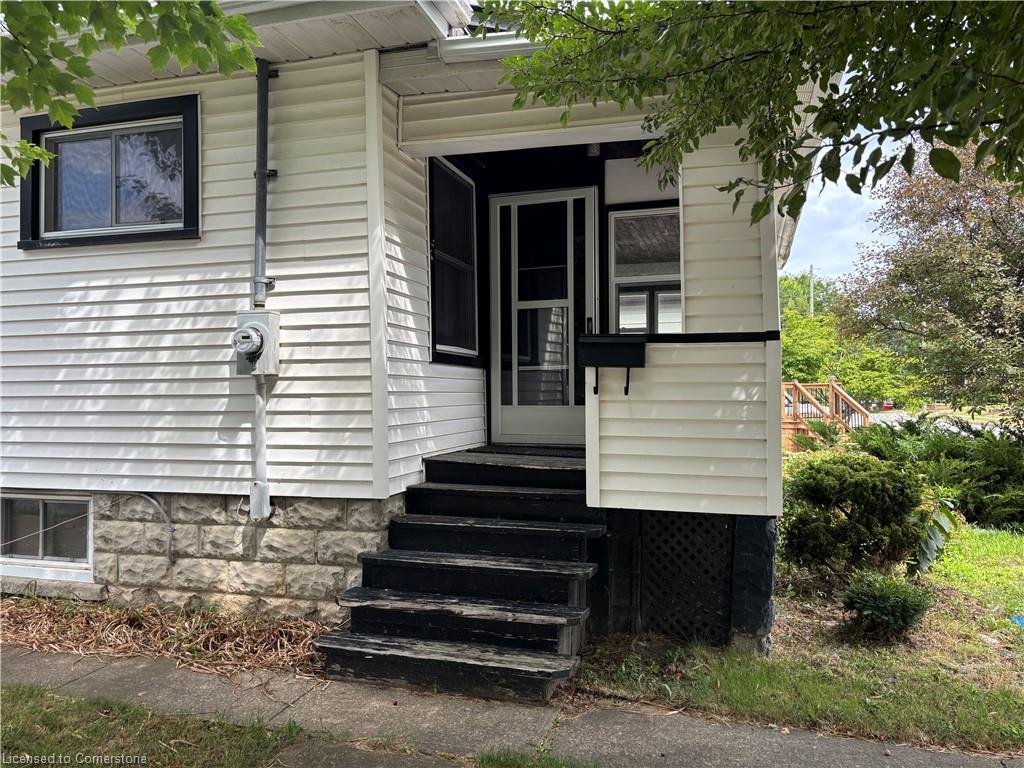 9 Grantham Avenue S Property Photo 3