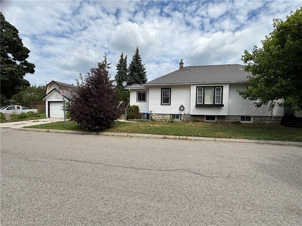 9 Grantham Avenue S Property Photo 7