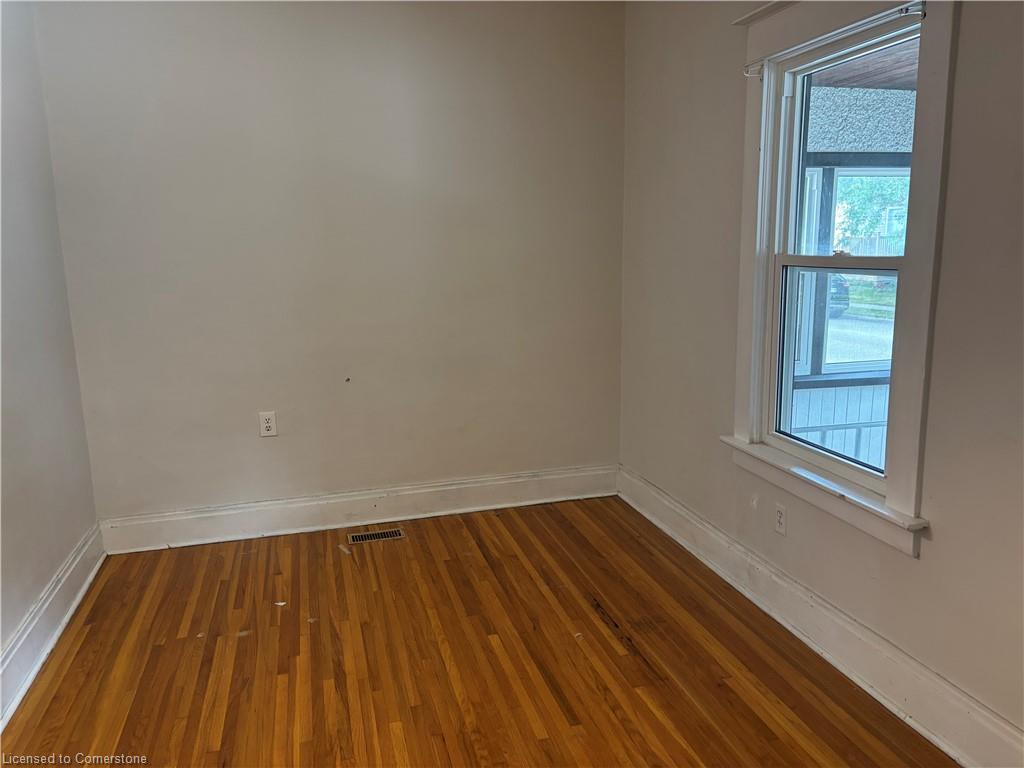 9 Grantham Avenue S Property Photo 12