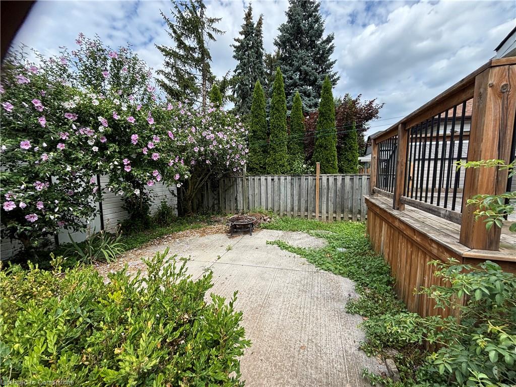 9 Grantham Avenue S Property Photo 17