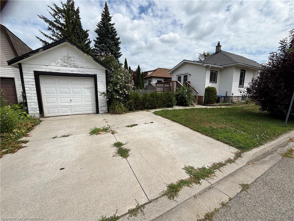 9 Grantham Avenue S Property Photo 20