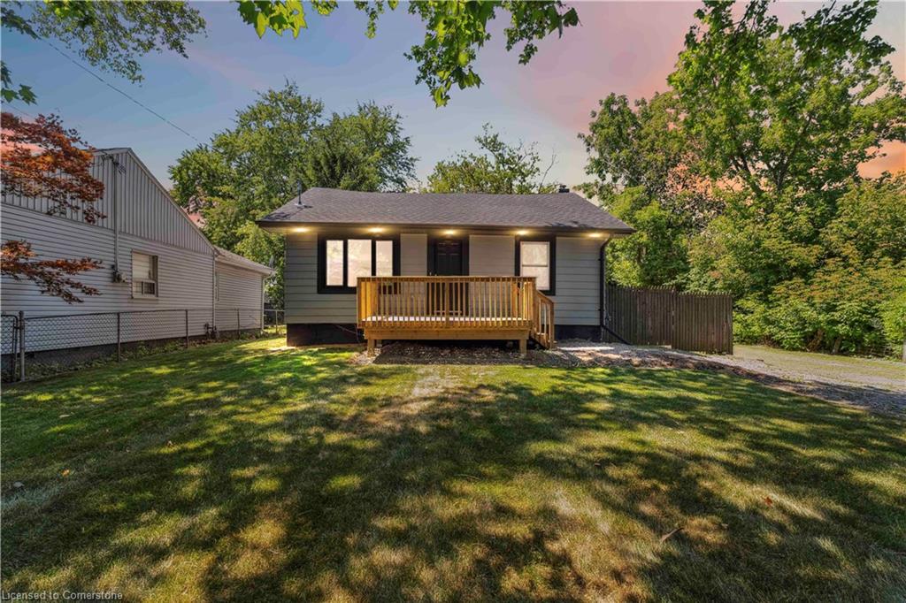 387 Weir Street N Property Photo 1