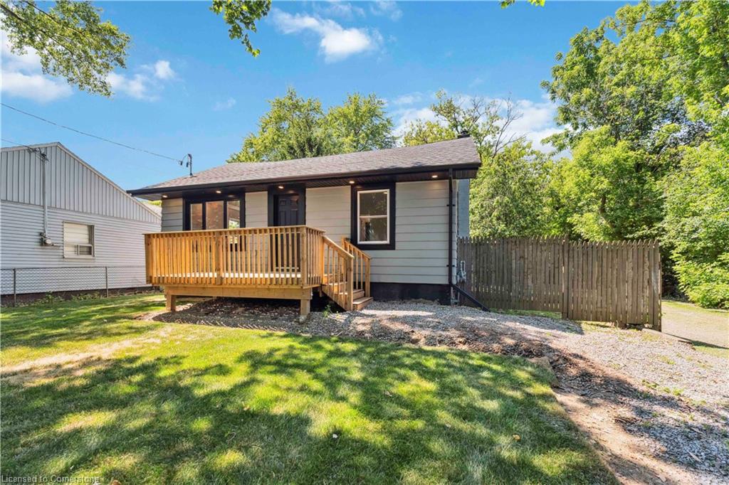 387 Weir Street N Property Photo 3