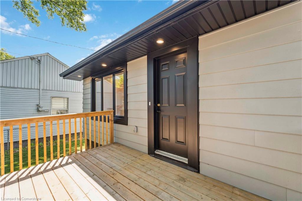 387 Weir Street N Property Photo 4