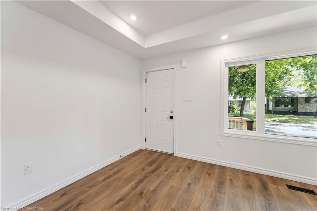 387 Weir Street N Property Photo 5