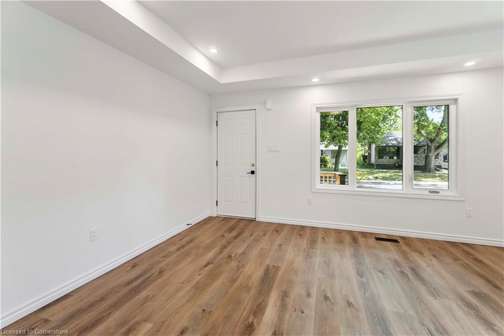 387 Weir Street N Property Photo 6