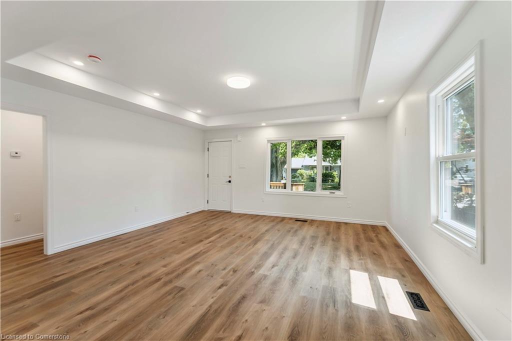 387 Weir Street N Property Photo 7