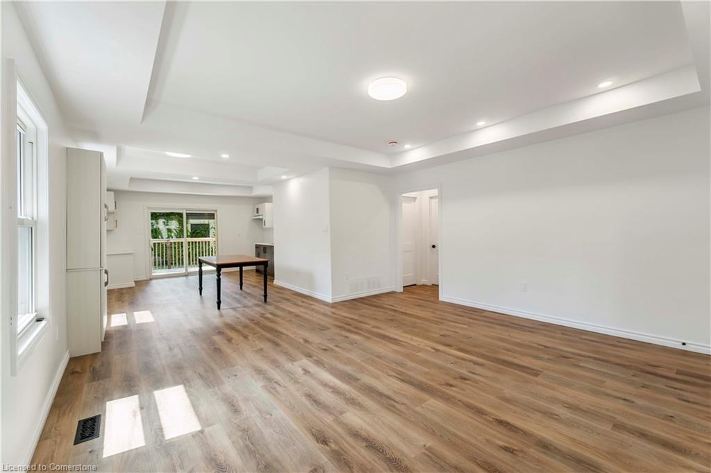 387 Weir Street N Property Photo 8