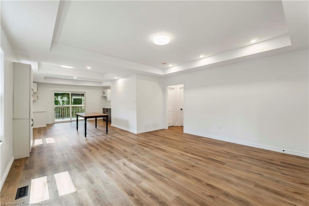 387 Weir Street N Property Photo 9