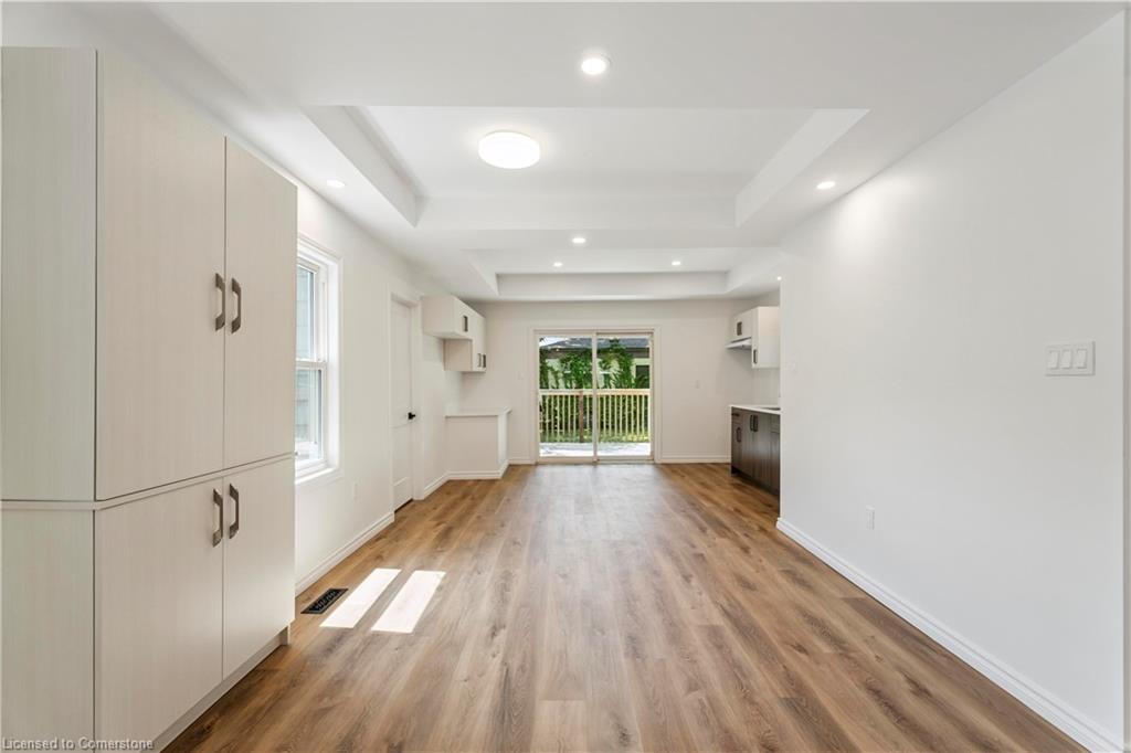 387 Weir Street N Property Photo 11