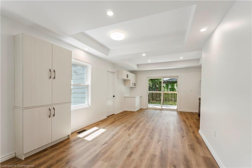 387 Weir Street N Property Photo 12