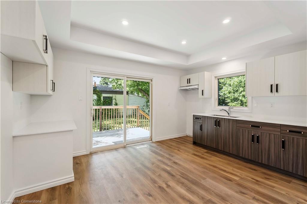 387 Weir Street N Property Photo 14