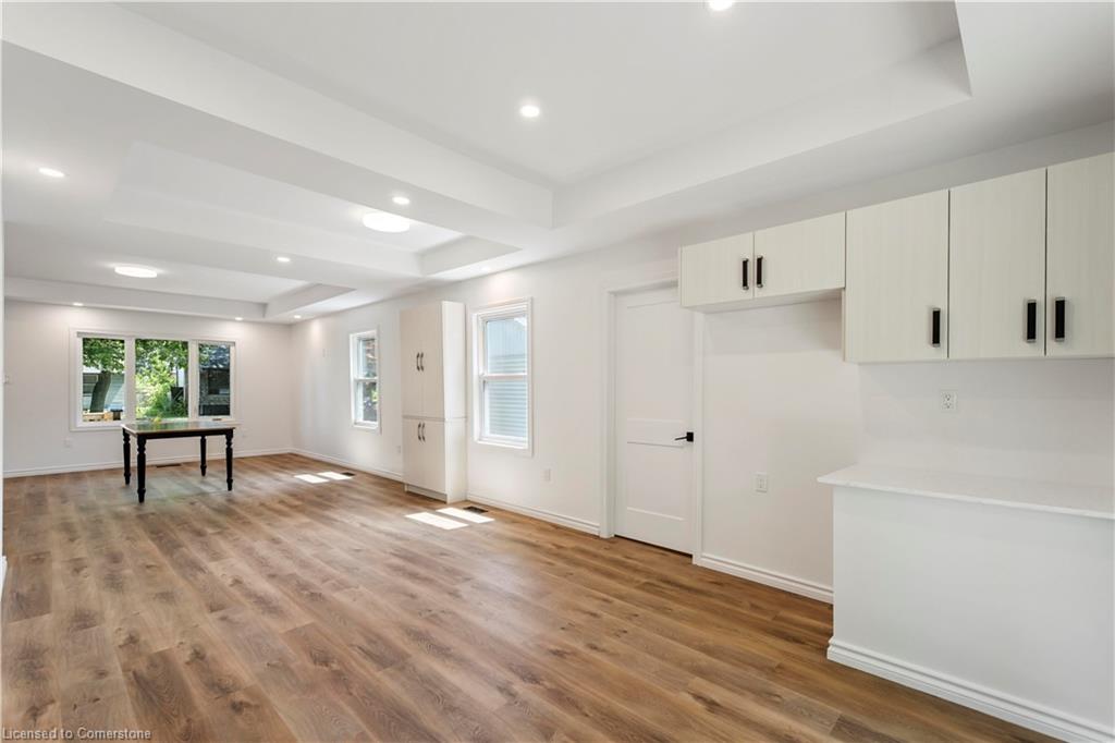 387 Weir Street N Property Photo 15