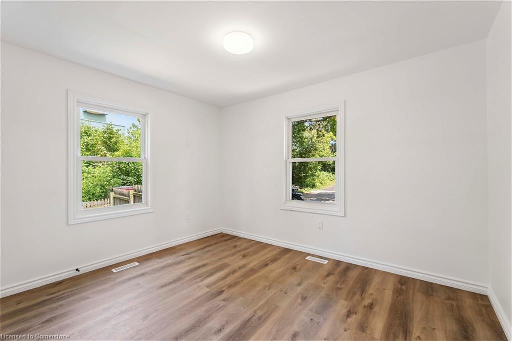 387 Weir Street N Property Photo 16