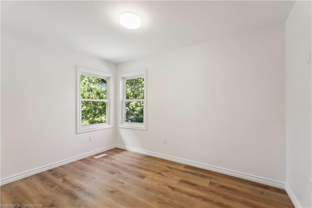 387 Weir Street N Property Photo 18