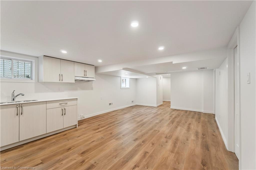 387 Weir Street N Property Photo 22