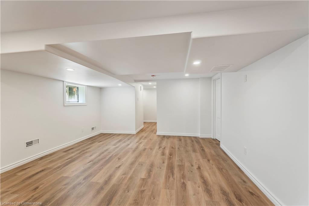 387 Weir Street N Property Photo 23