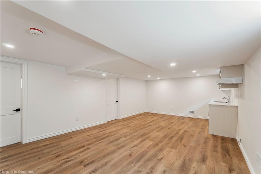 387 Weir Street N Property Photo 24